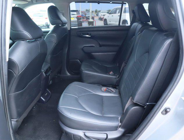 used 2020 Toyota Highlander car, priced at $30,991