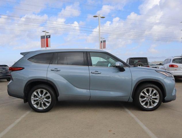 used 2021 Toyota Highlander car, priced at $41,098