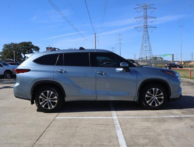 used 2021 Toyota Highlander car, priced at $33,258