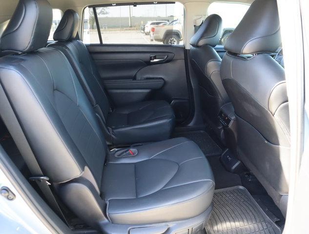 used 2021 Toyota Highlander car, priced at $33,258