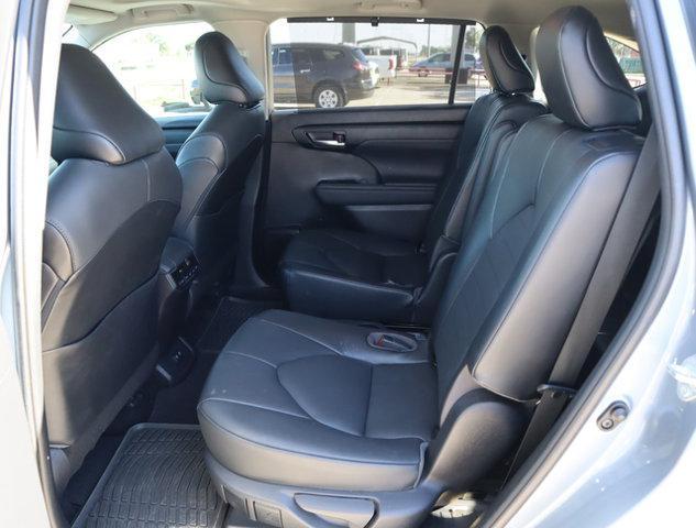 used 2021 Toyota Highlander car, priced at $33,258