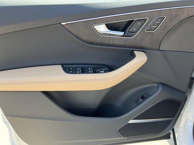 new 2025 Audi Q7 car, priced at $77,080