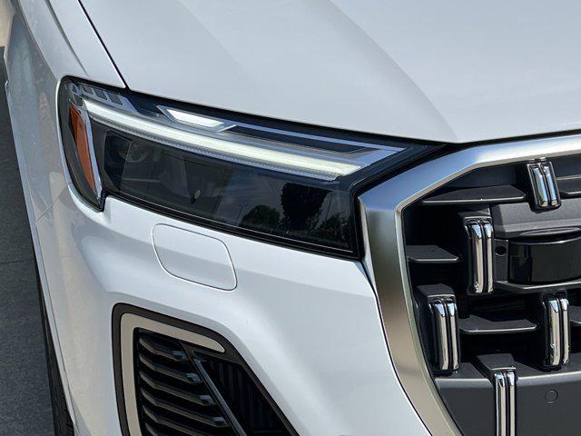 new 2025 Audi Q7 car, priced at $77,080