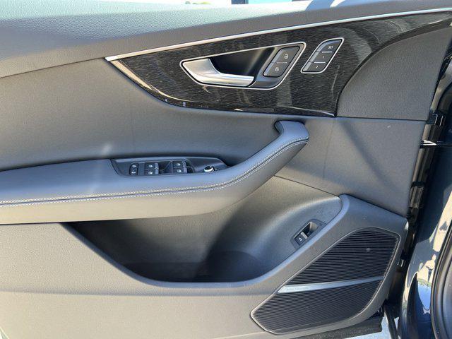 new 2025 Audi Q7 car, priced at $77,750