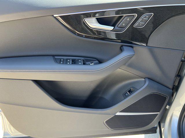 new 2025 Audi Q7 car, priced at $78,895