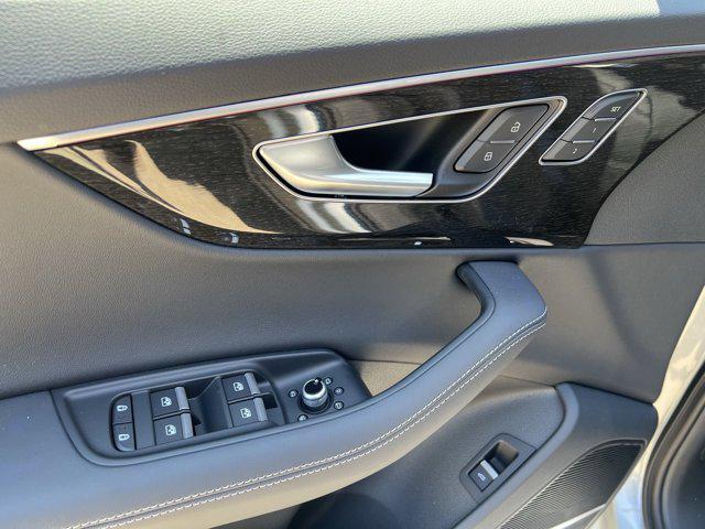 new 2025 Audi Q7 car, priced at $78,895