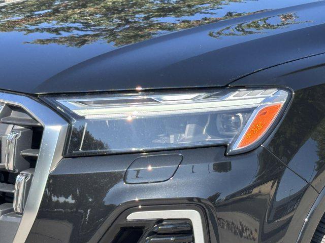 new 2025 Audi Q7 car, priced at $77,080