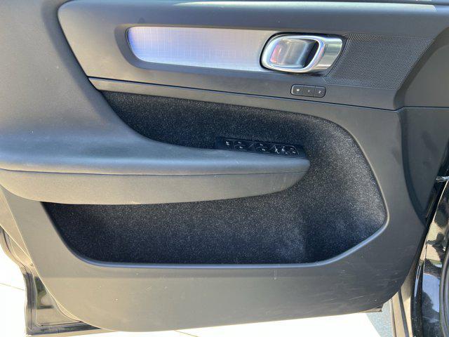 used 2019 Volvo XC40 car, priced at $17,806