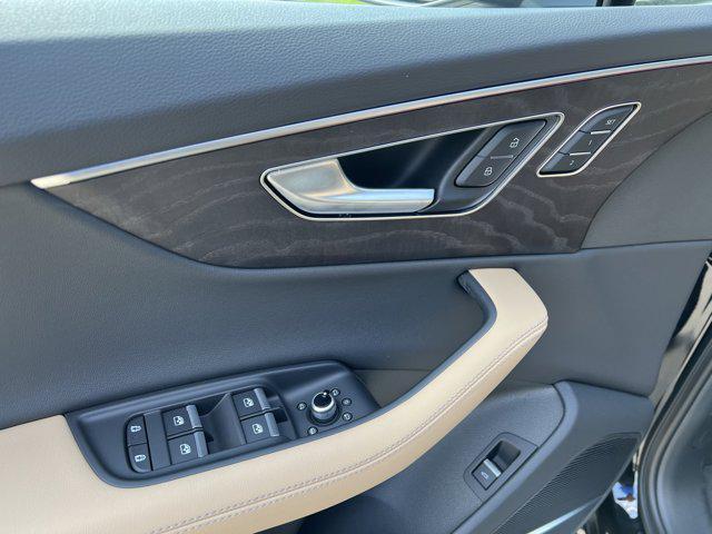 new 2025 Audi Q7 car, priced at $76,205