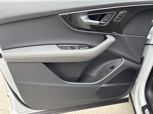 new 2026 Audi Q7 car, priced at $78,295