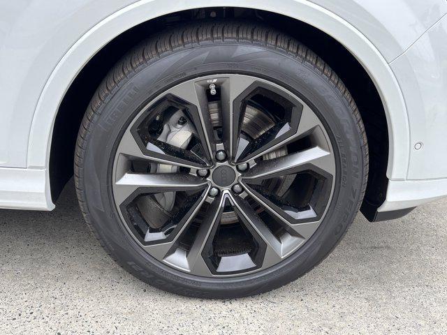 new 2026 Audi Q7 car, priced at $78,295