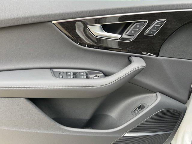 new 2025 Audi Q7 car, priced at $77,155