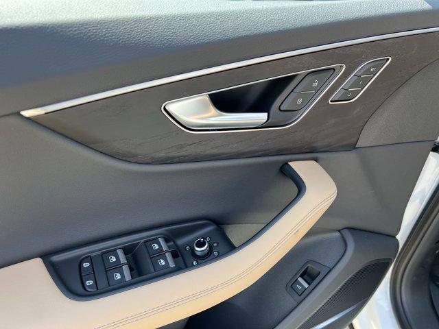 new 2025 Audi Q7 car, priced at $76,205