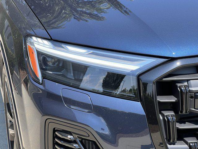 new 2025 Audi Q7 car, priced at $76,700
