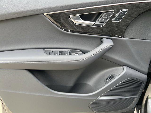 new 2025 Audi Q7 car, priced at $76,480