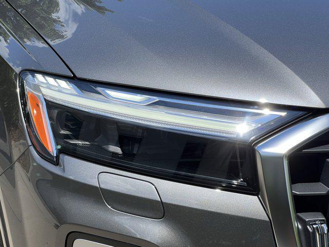 new 2025 Audi Q7 car, priced at $76,480