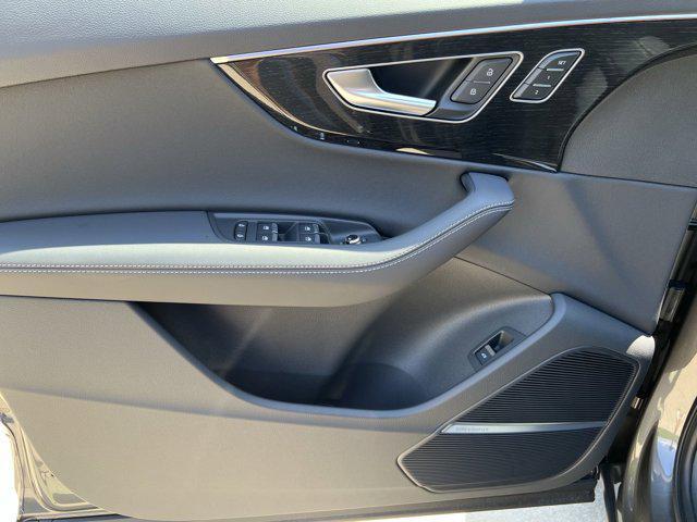 new 2025 Audi Q7 car, priced at $76,480