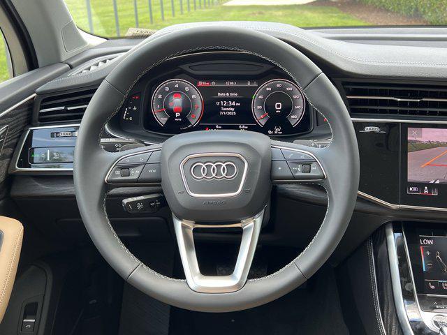 new 2025 Audi Q7 car, priced at $76,205