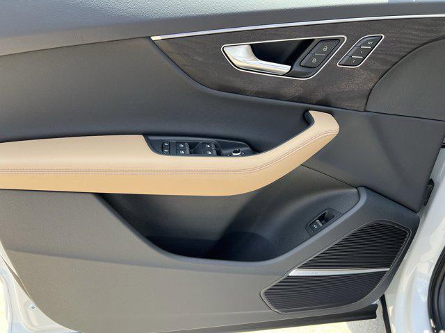 new 2025 Audi Q7 car, priced at $76,205