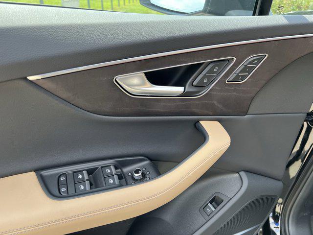 new 2025 Audi Q7 car, priced at $77,080