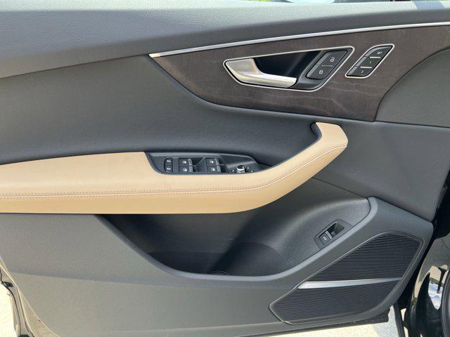 new 2025 Audi Q7 car, priced at $77,080
