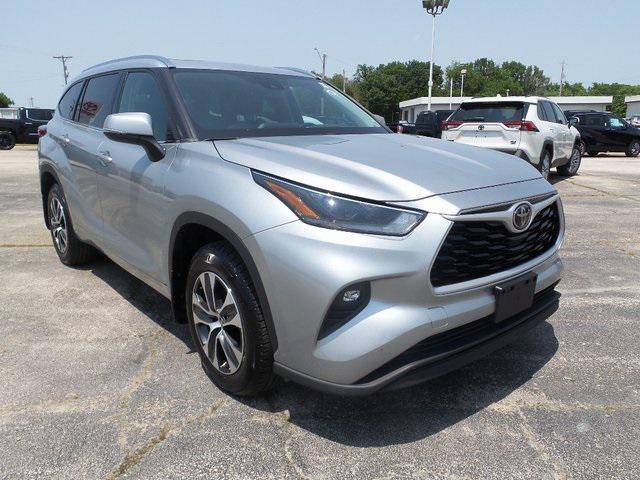 used 2021 Toyota Highlander car, priced at $33,988