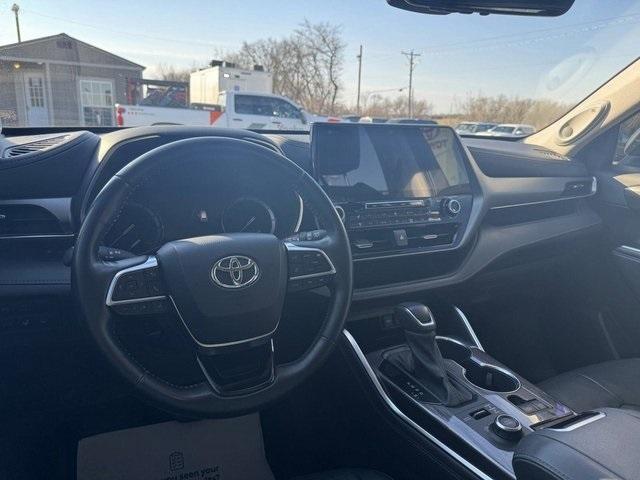 used 2021 Toyota Highlander car, priced at $33,988