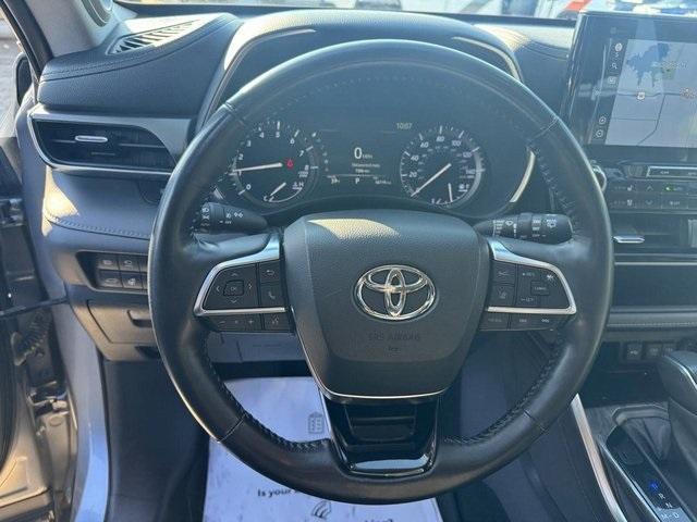 used 2021 Toyota Highlander car, priced at $33,988