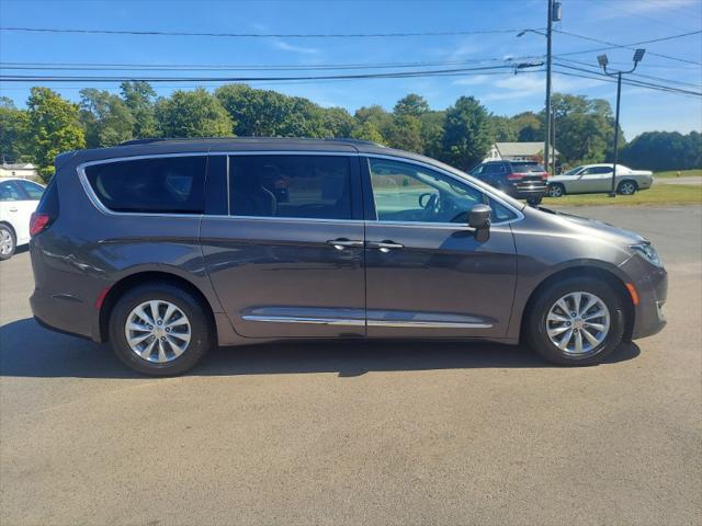 used 2017 Chrysler Pacifica car, priced at $14,995