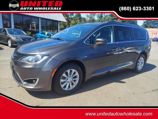 used 2017 Chrysler Pacifica car, priced at $14,995