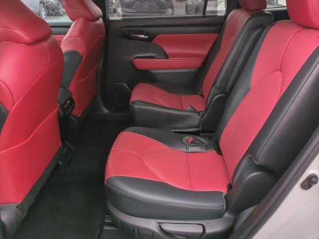 used 2022 Toyota Highlander car, priced at $38,900