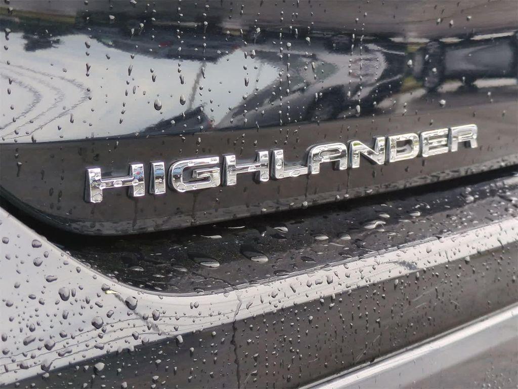 used 2023 Toyota Highlander car, priced at $35,500