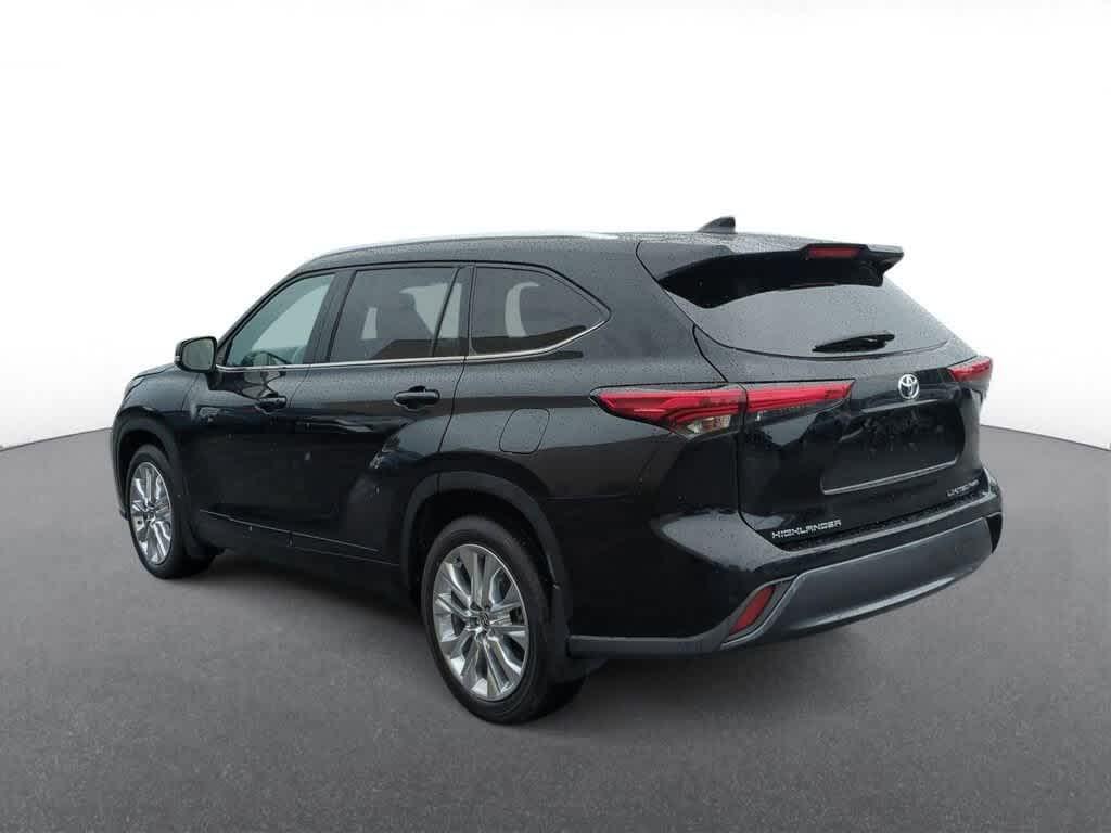 used 2023 Toyota Highlander car, priced at $35,500