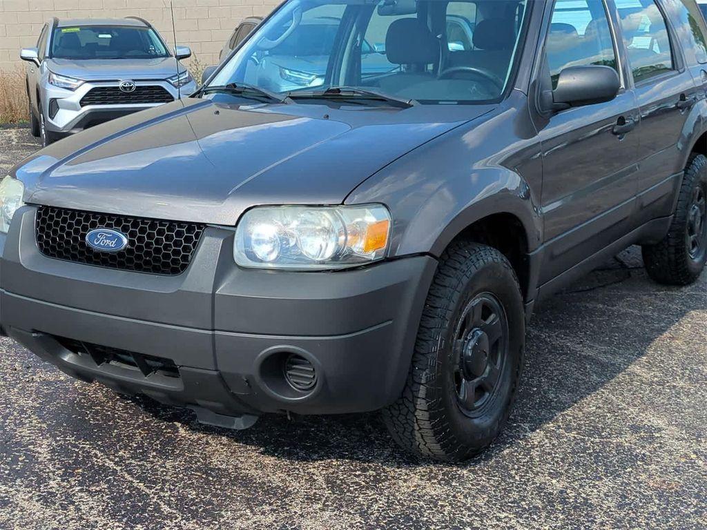 used 2005 Ford Escape car, priced at $3,903