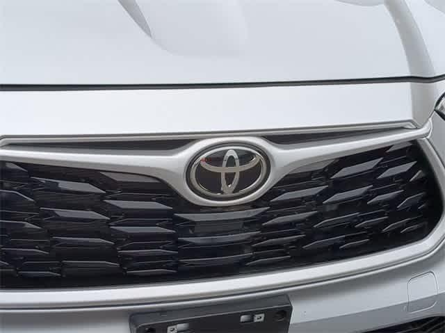 used 2023 Toyota Highlander car, priced at $33,674