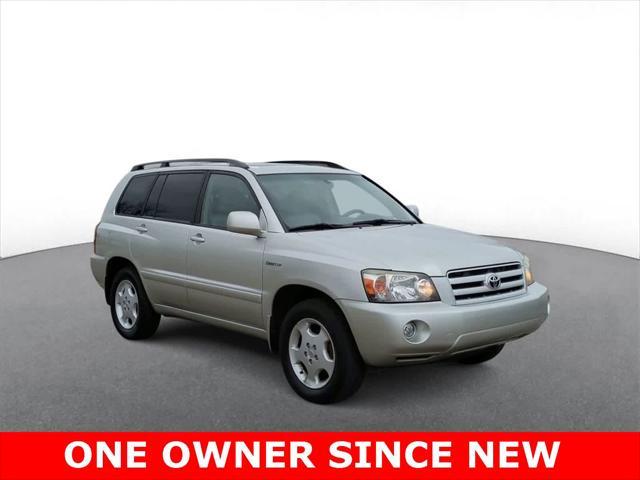 used 2004 Toyota Highlander car, priced at $8,900