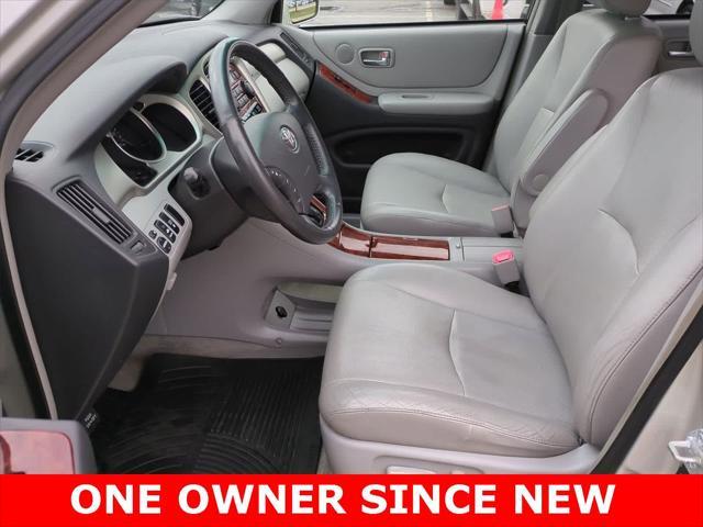 used 2004 Toyota Highlander car, priced at $8,900