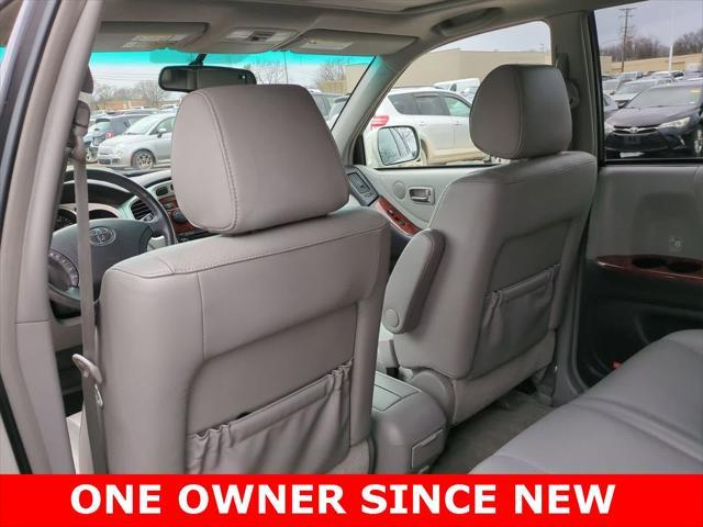 used 2004 Toyota Highlander car, priced at $8,900