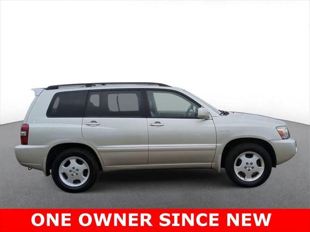 used 2004 Toyota Highlander car, priced at $8,900