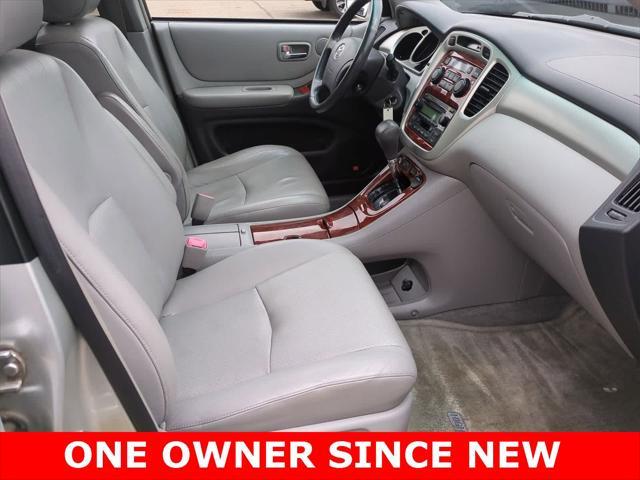 used 2004 Toyota Highlander car, priced at $8,900