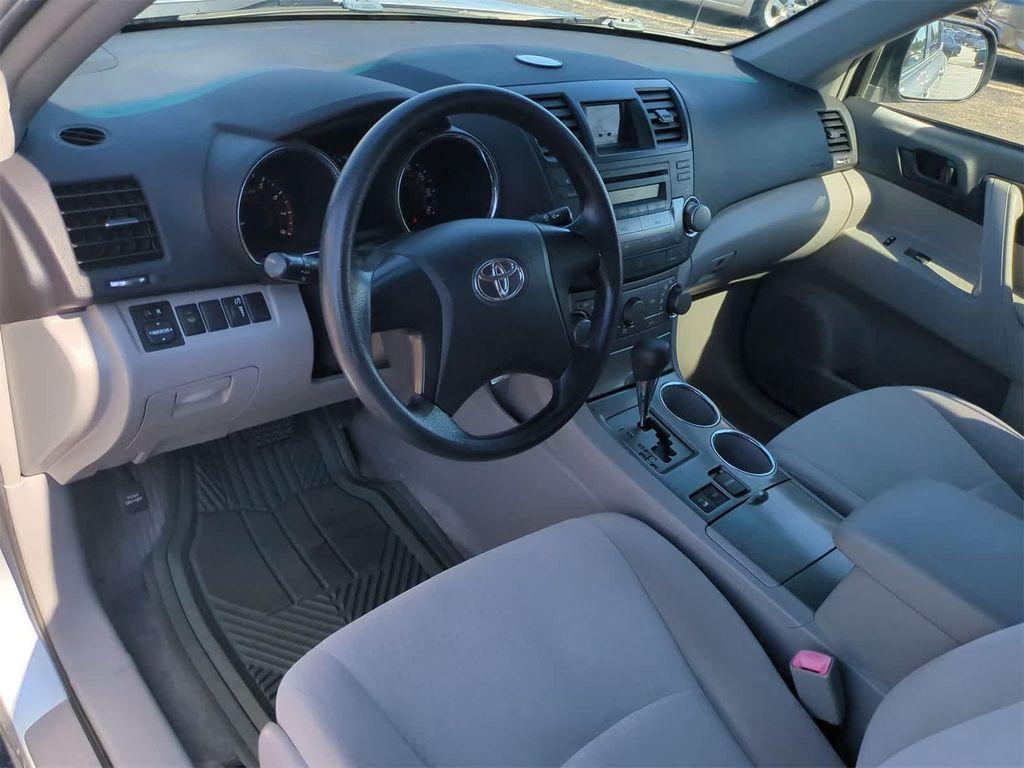 used 2009 Toyota Highlander car, priced at $8,500