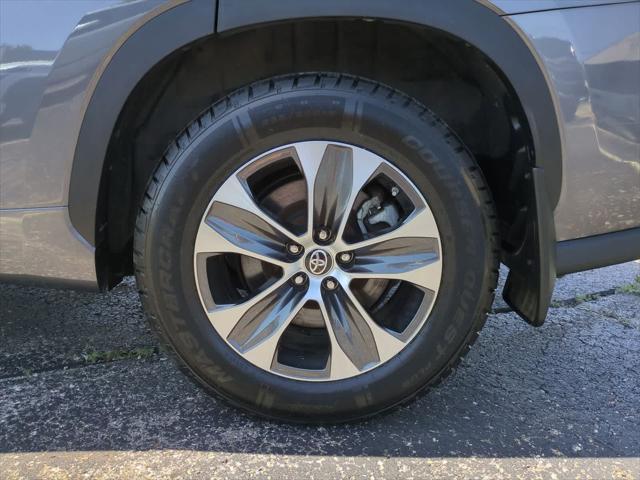 used 2022 Toyota Highlander car, priced at $36,491