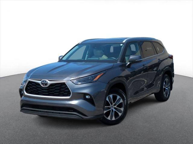 used 2022 Toyota Highlander car, priced at $37,500