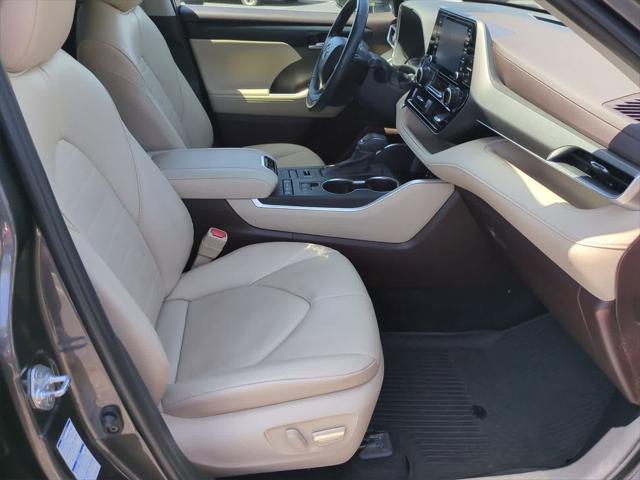used 2022 Toyota Highlander car, priced at $36,491