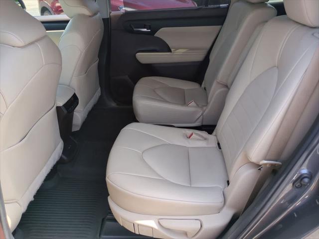 used 2022 Toyota Highlander car, priced at $36,491