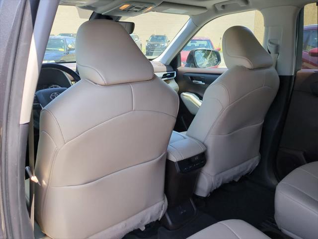 used 2022 Toyota Highlander car, priced at $36,491