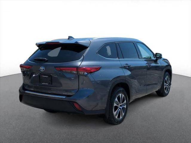used 2022 Toyota Highlander car, priced at $36,491