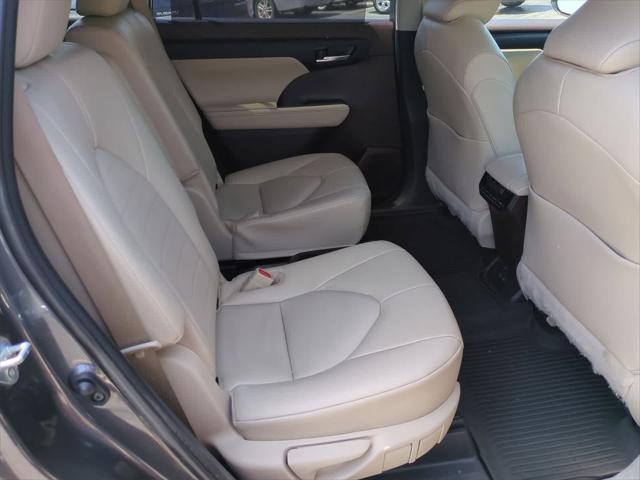 used 2022 Toyota Highlander car, priced at $36,491