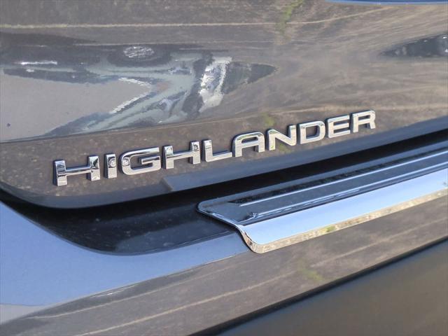 used 2022 Toyota Highlander car, priced at $36,491
