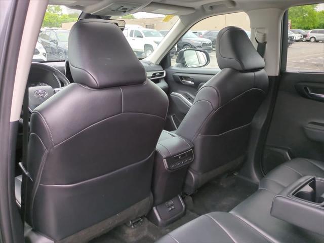 used 2024 Toyota Highlander car, priced at $40,900